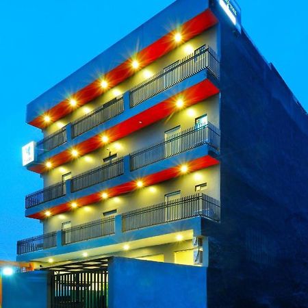 The Red York Otel Ghaziabad Dış mekan fotoğraf