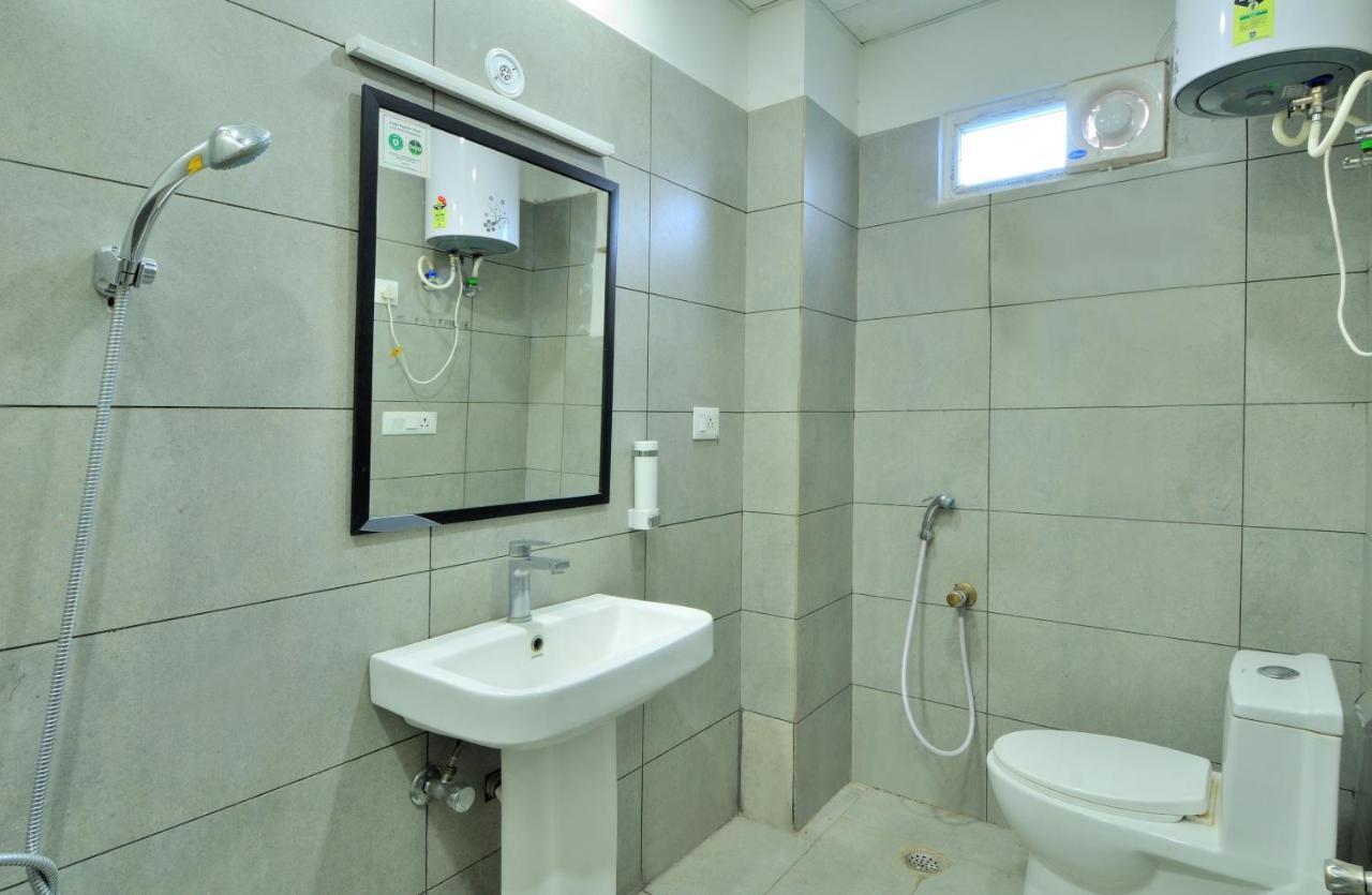 The Red York Otel Ghaziabad Dış mekan fotoğraf
