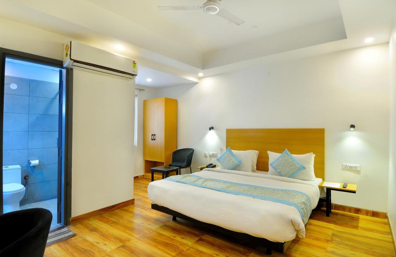 The Red York Otel Ghaziabad Dış mekan fotoğraf