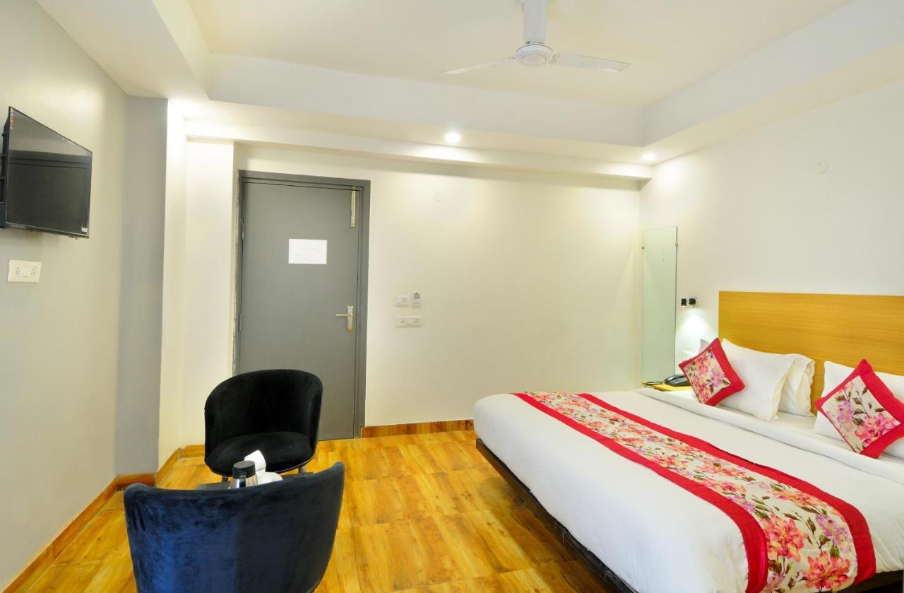 The Red York Otel Ghaziabad Dış mekan fotoğraf
