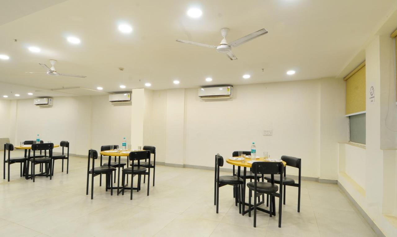 The Red York Otel Ghaziabad Dış mekan fotoğraf