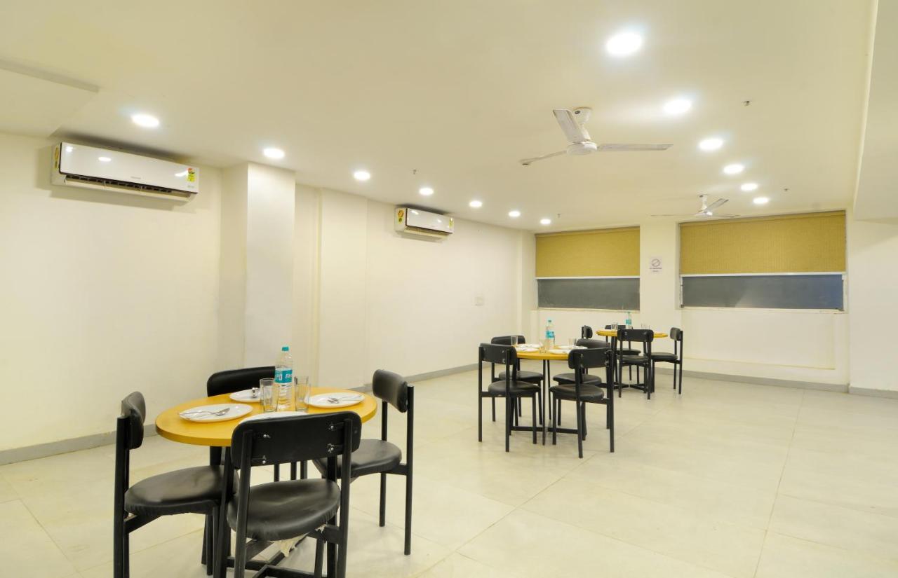 The Red York Otel Ghaziabad Dış mekan fotoğraf