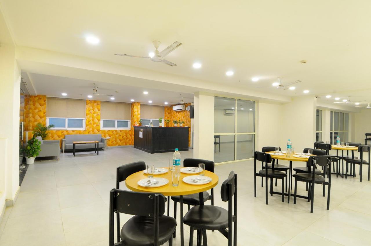 The Red York Otel Ghaziabad Dış mekan fotoğraf