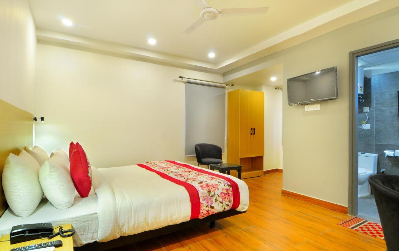 The Red York Otel Ghaziabad Dış mekan fotoğraf