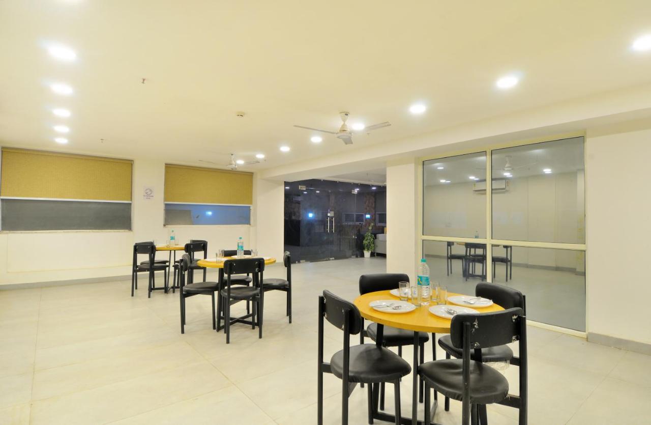 The Red York Otel Ghaziabad Dış mekan fotoğraf